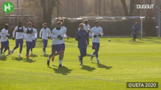 Chelsea in training before facing Sevilla